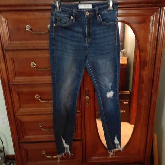 Kancan Dark Wash Distressed and Fringed Ankle Jeans - Size 5/26L - Picture 1 of 12